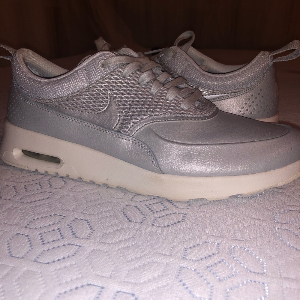 Silver NIKE AIR MAX